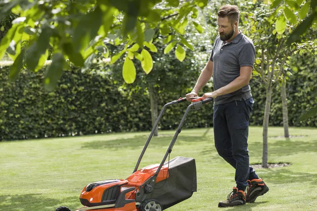 Газонокосилка электрическая Husqvarna LC 141C 9670993-01 фото