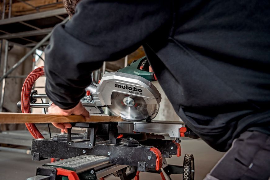 Пила торцовочная Metabo KGS 254 M (613254000) 613254000 фото
